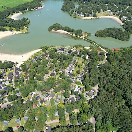 Gezellig Chalet Met 2 Slaapkamers En Zicht Op Het Water Erm Exteriör bild