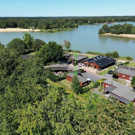 Gezellig Chalet Met 2 Slaapkamers En Zicht Op Het Water Erm Exteriör bild