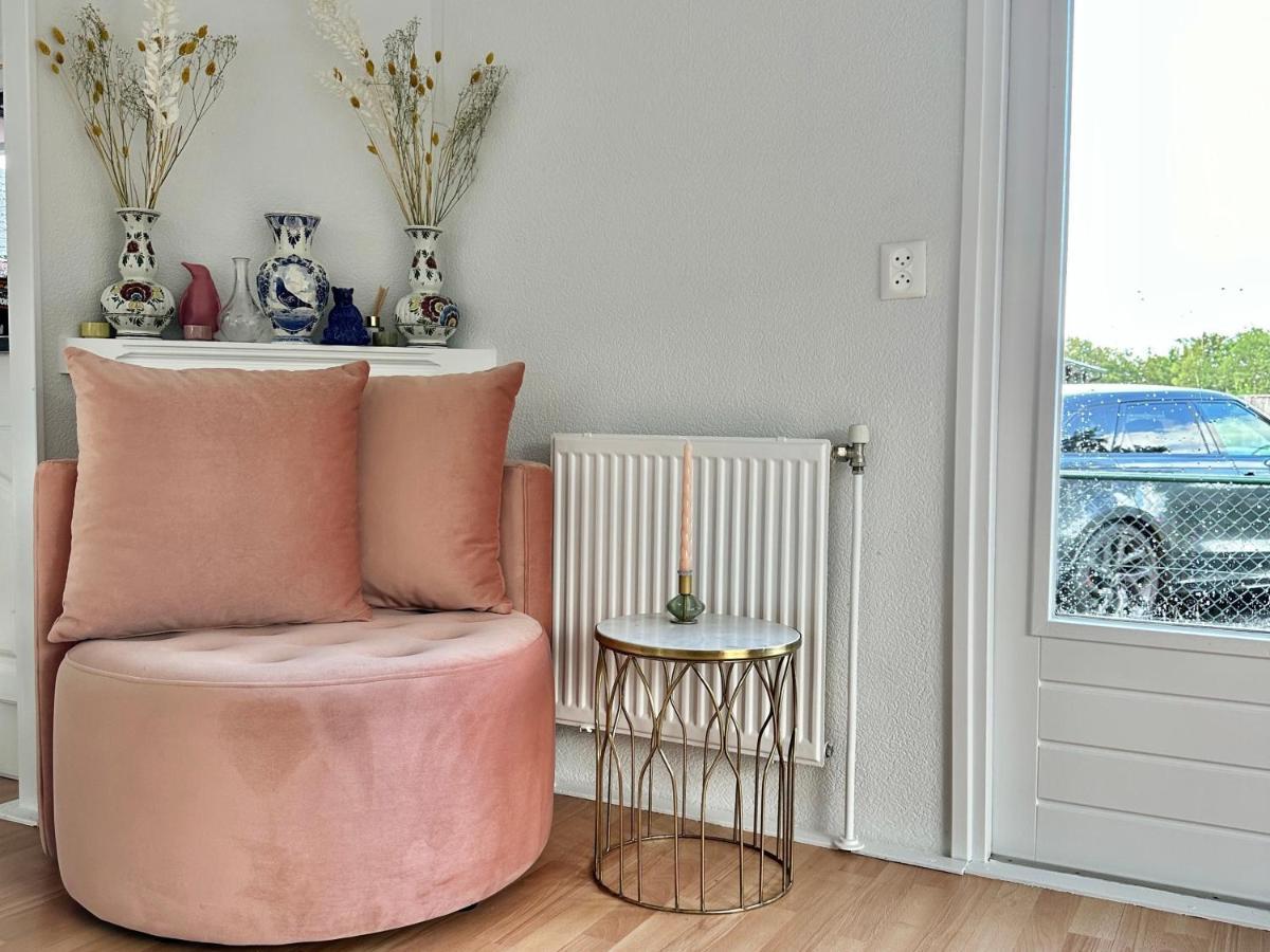 Gezellig Chalet Met 2 Slaapkamers En Zicht Op Het Water Erm Exteriör bild