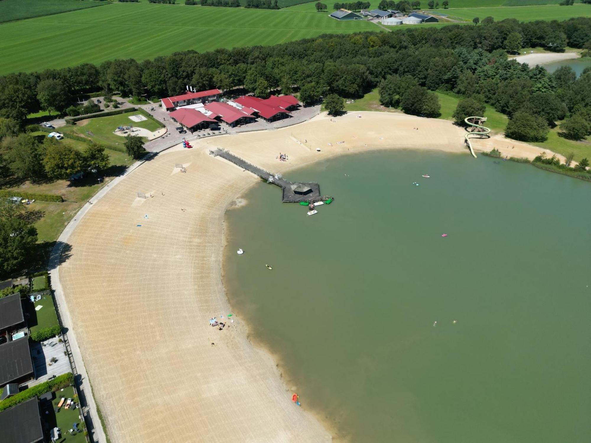 Gezellig Chalet Met 2 Slaapkamers En Zicht Op Het Water Erm Exteriör bild