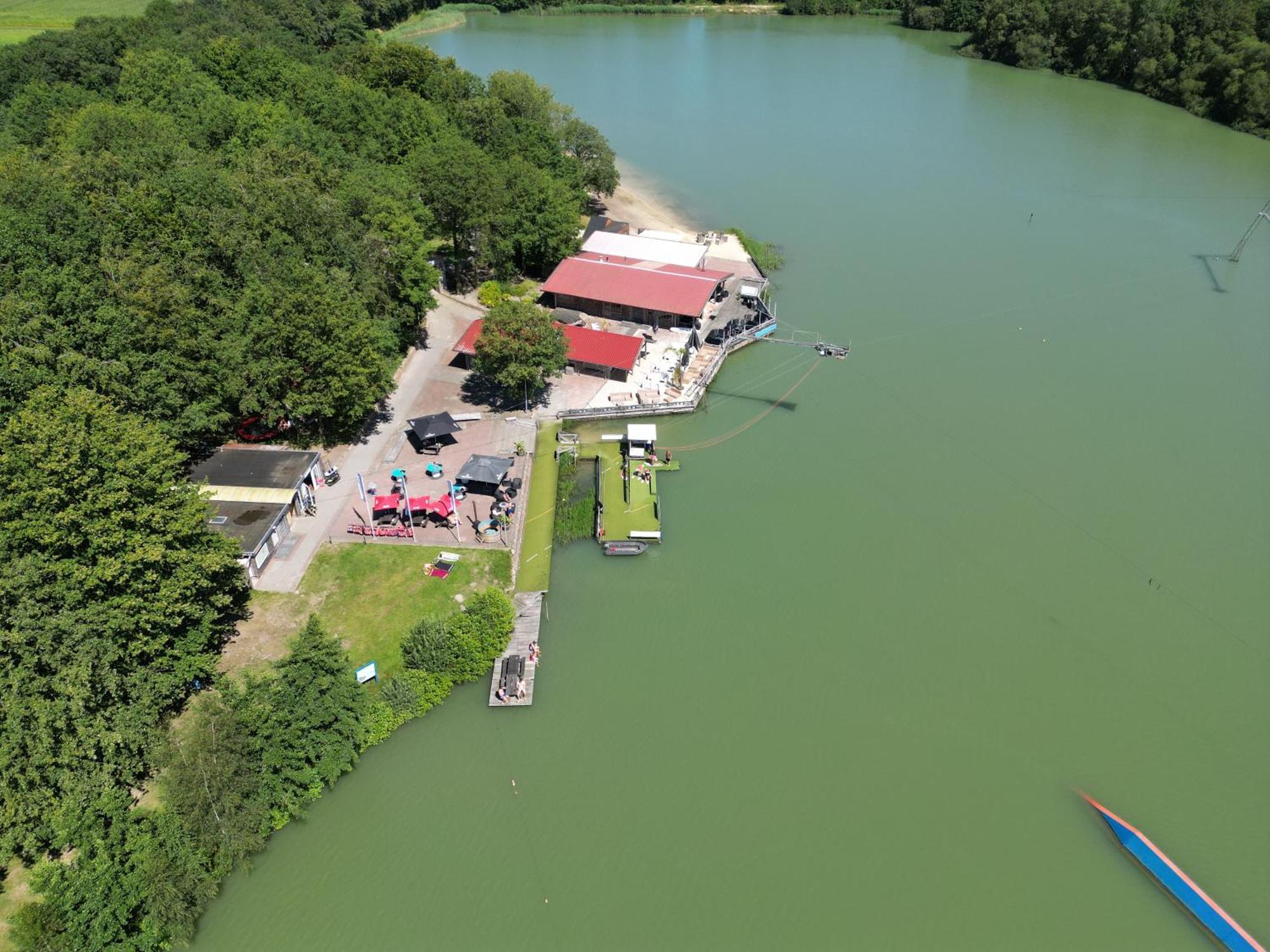 Gezellig Chalet Met 2 Slaapkamers En Zicht Op Het Water Erm Exteriör bild